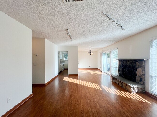 Foto del edificio - Spacious Three Bedroom Condo in South Napa