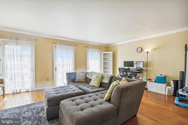Building Photo - 236 Gretna Green Ct