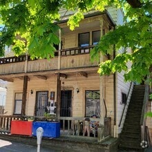 Building Photo - 338 SE Jackson St