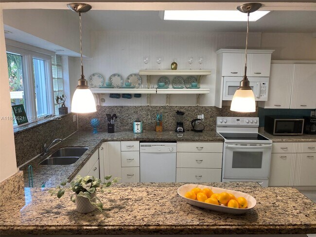 Foto del edificio - 701 Hollywood Blvd