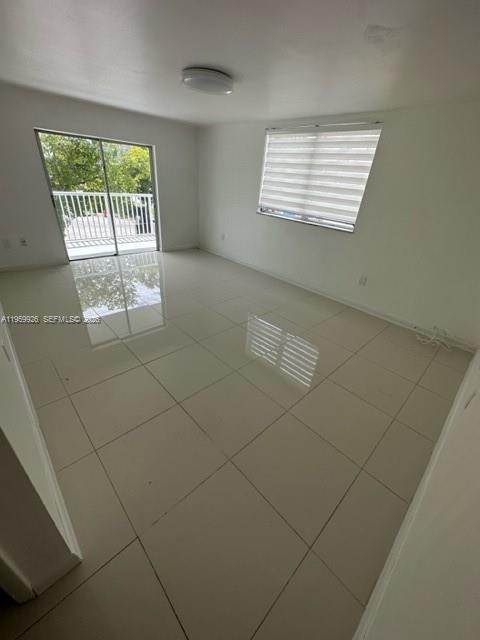Foto del edificio - 3527 NE 168th St