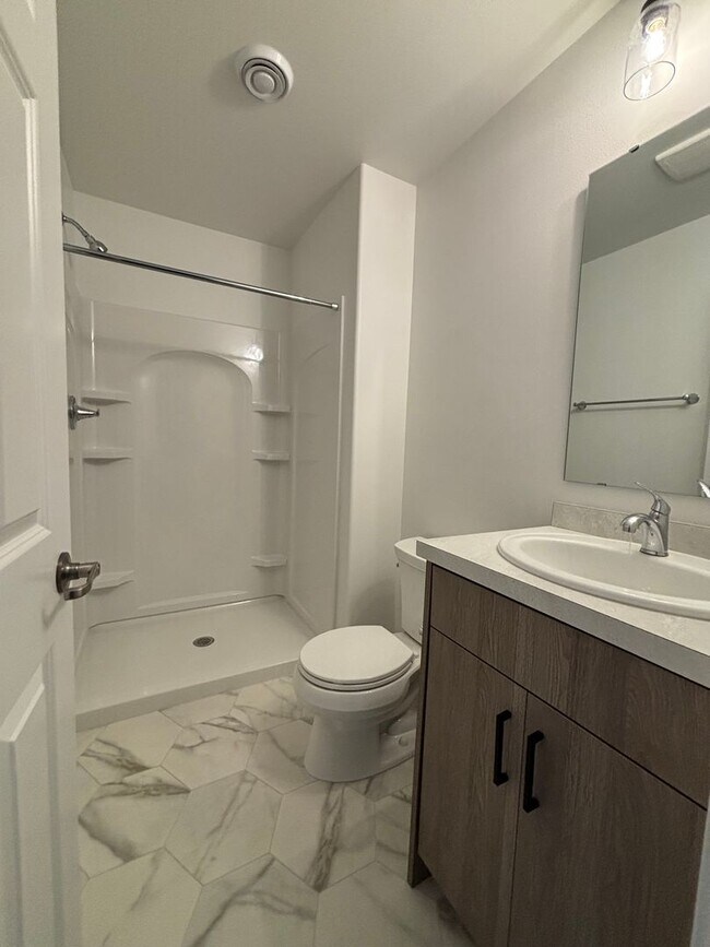 Foto del edificio - Live the Good Life in Fargo's Golden Valley Townhomes