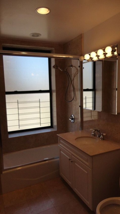 Building Photo - 59 W 93rd St