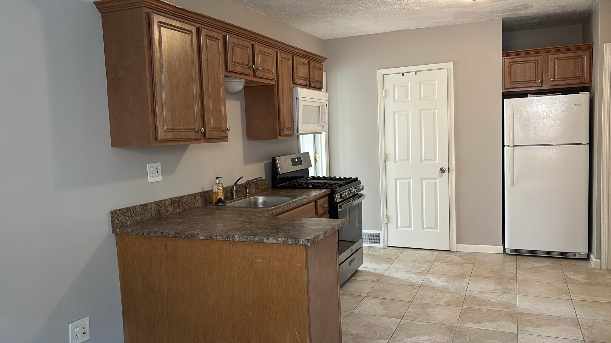 12010 Paul Ave Cleveland, OH 44106 – photo 5