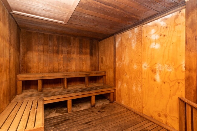 Building Photo - 2211 Ala Wai Blvd