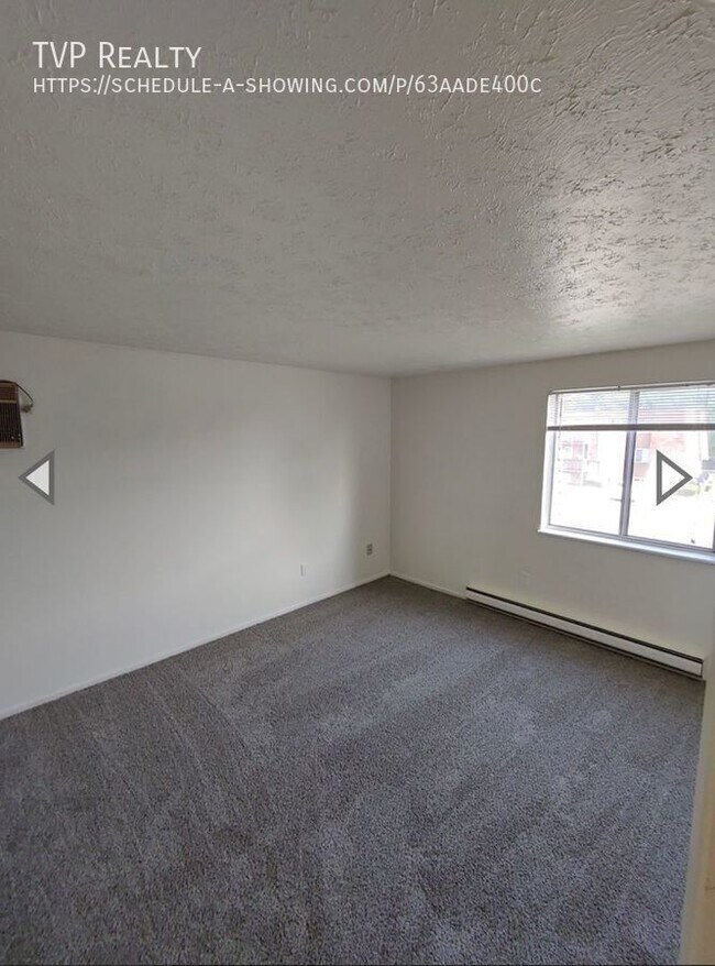 Foto del edificio - 1454 W River Rd N