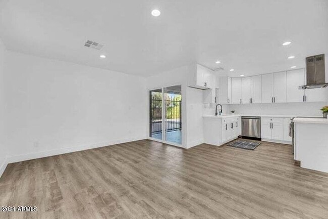 Building Photo - 1734 E Laguna Dr