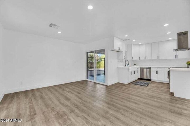 Foto del edificio - 1734 E Laguna Dr