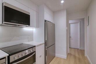 Building Photo - 760 Av. Galt