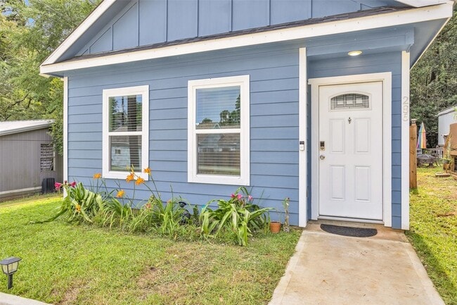 Building Photo - 286 Westchase St