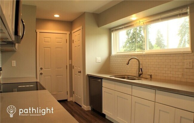 Foto del edificio - 7514 3rd Avenue Southeast, Lacey, WA, 98503