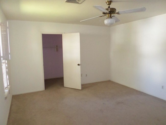 Building Photo - 1026 Egyptian Dr