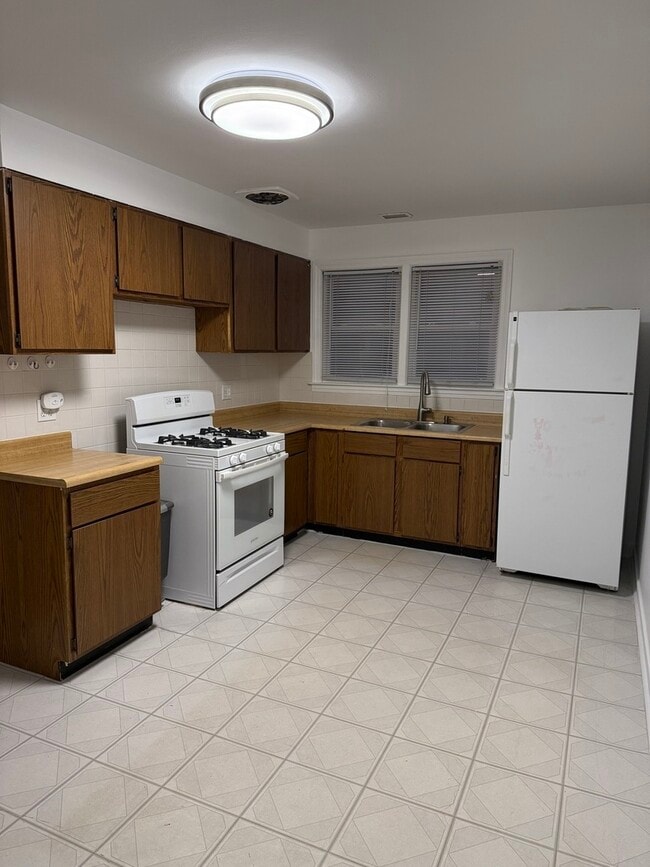 Foto del edificio - 8115 Kilpatrick Ave