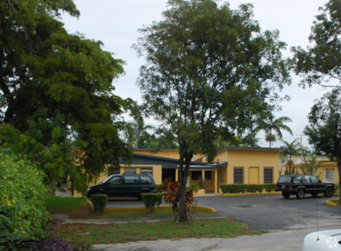 Foto del edificio - 2027 Fletcher St