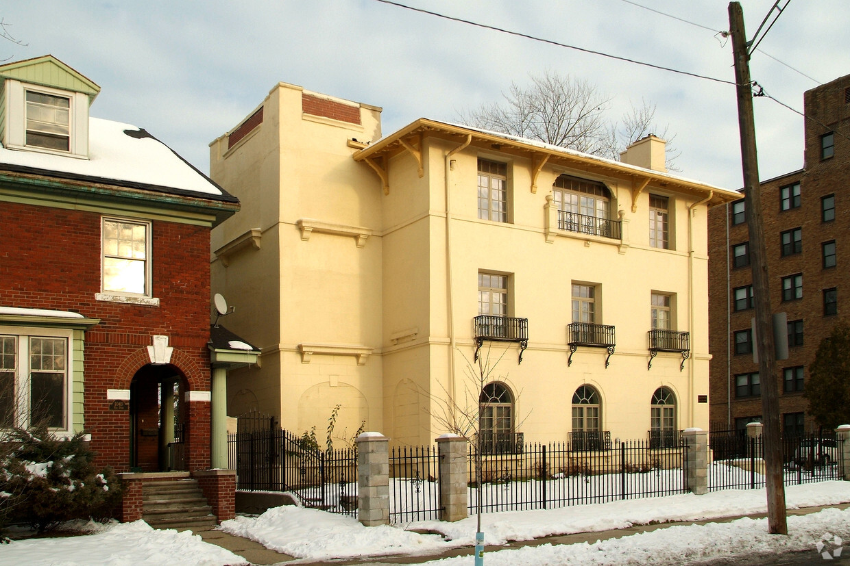 Building Photo - 1030 Van Dyke St