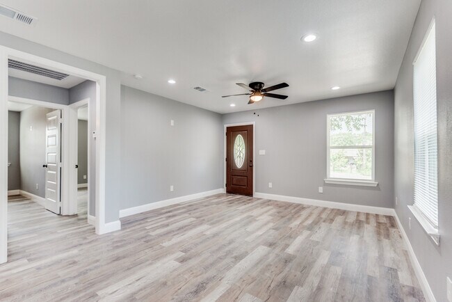 Foto del edificio - 9214 Metz Ave