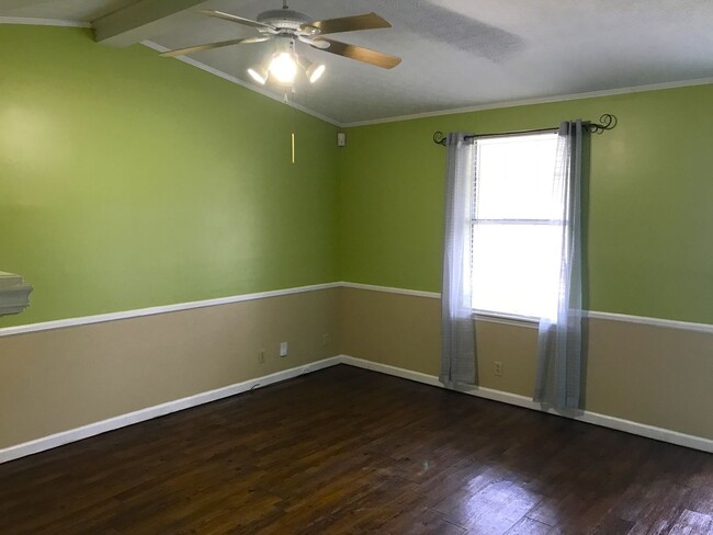 Building Photo - Charming 2-Bedroom 2-Bath Home Convenient ...