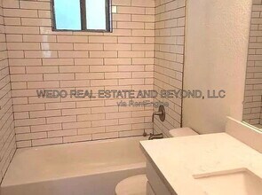 Building Photo - 1812 N 26th Pl