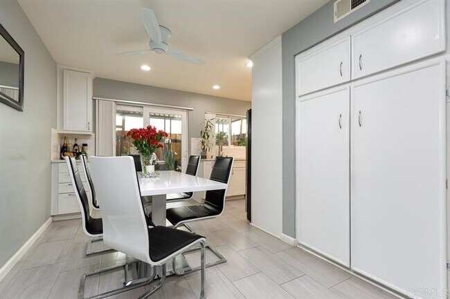 Building Photo - 2 Bed 1.5 bath El Cajon Townhome in Gated ...