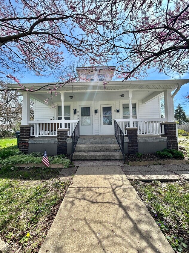 Foto principal - 73 1/2 E Broadway St