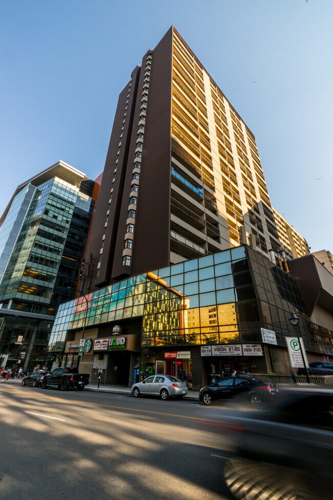 L'Appartement
REMI RELIEF/レミ レリーフ　HOODIE 5-7 Park P'ace, Westmount, QC H3Z 2K4 Apartments - 5-7 Park