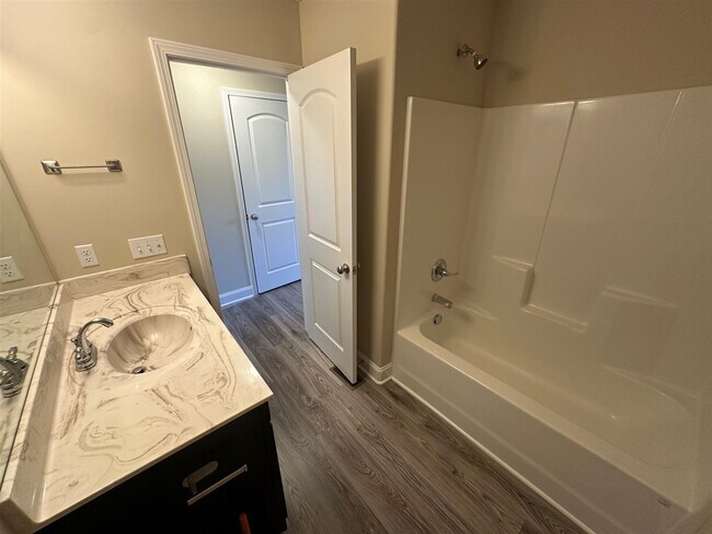 Building Photo - 427 Lansing Ln