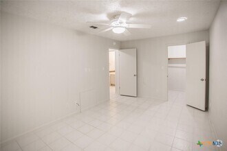 Building Photo - 421 W San Antonio St