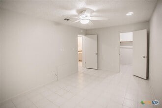 Building Photo - 421 W San Antonio St