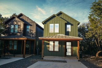 Building Photo - 294 Shady Bluff Dr