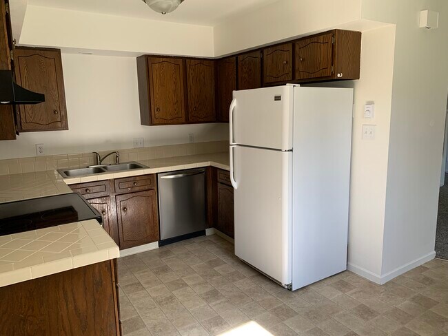 Kitchen - 1610 Taft Ave