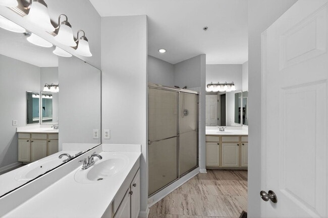 Foto del edificio - 8011 Forest Ridge Dr