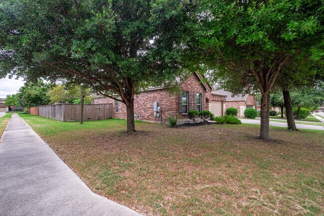 Foto del edificio - Peaceful 3 Bedroom, 2 Bath Home in Fantast...
