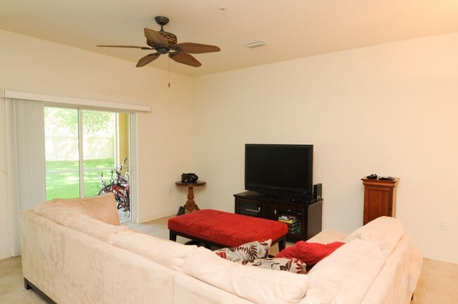 Building Photo - 3499 Parkridge Cir