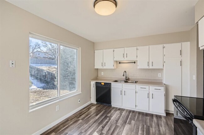 Foto del edificio - 10076 W Keene Ave, Lakewood, CO, 80235