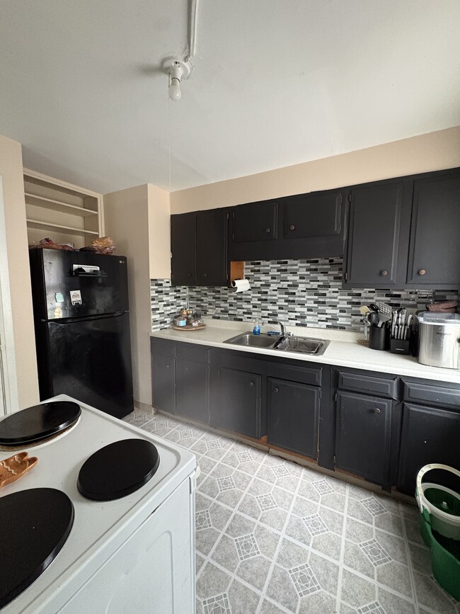 Building Photo - 889 Tioga St