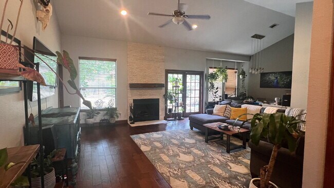 Foto del edificio - Beautifully Updated 3BR Home in Prime South Austin Location!