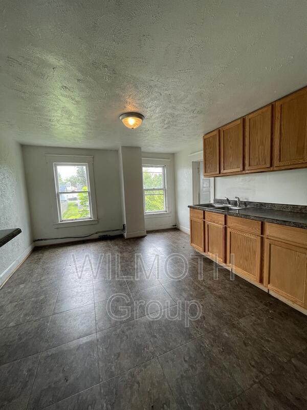 219 1/2 E Willard St, Muncie, IN 47302 House Rental in Muncie, IN