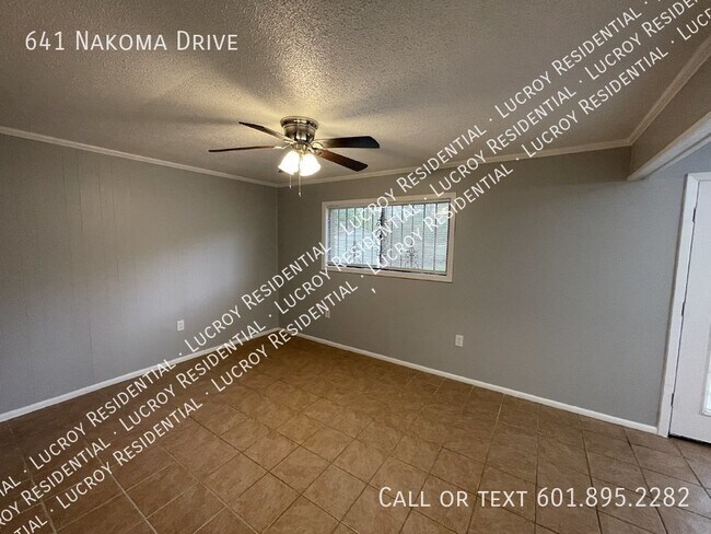 Foto del edificio - Updated 4-Bedroom Home with 2 Full Baths i...