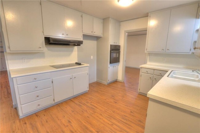 Building Photo - 3302 Orlando Dr
