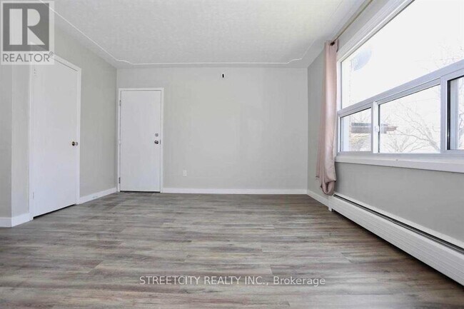 Building Photo - 394 Thiel St