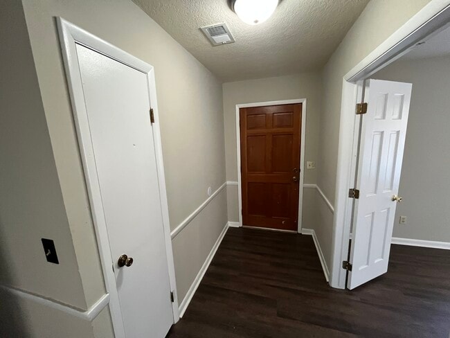 Foto del edificio - 704 E Grady St