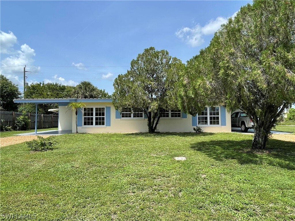 Port Charlotte, 
                        , –