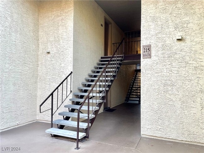 Building Photo - 5181 River Glen Dr