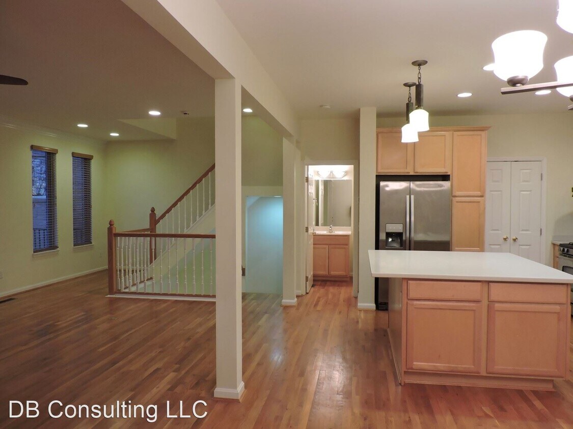 Primary Photo - 3 br, 2.5 bath House - 2334 Riverside Drive