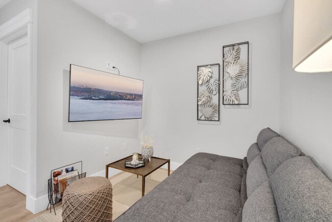 Photo du bâtiment - 2145 W 32nd Ave