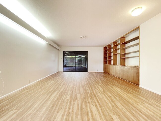 Building Photo - 4/2 Pet Friendly Spacious Beachside Kailua...