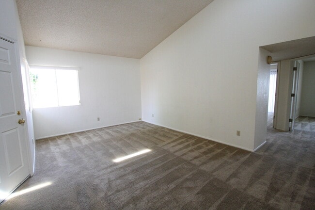 Building Photo - 179 W Lillian Ln