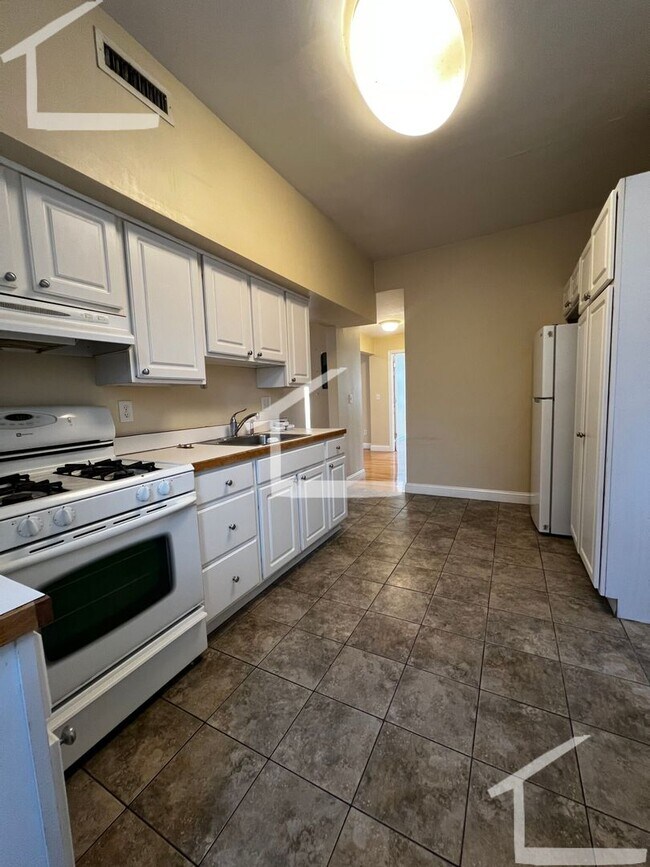 Foto del edificio - 9/1/26 Amazing South Campus 4BR/2BA w/balcony, AC