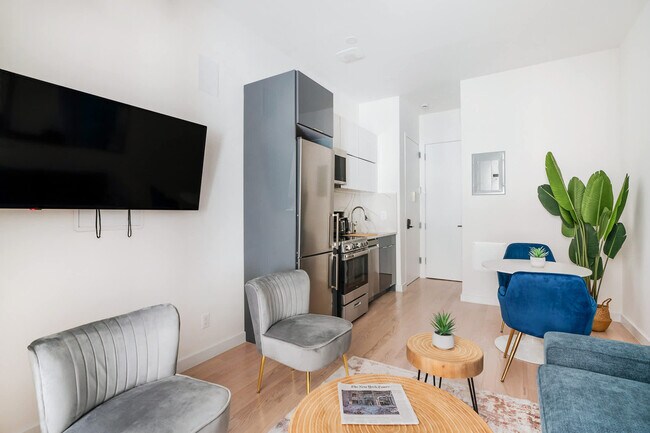 Foto del edificio - 319 E 14th St