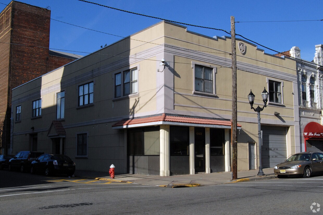 Foto del edificio - 100 64th St
